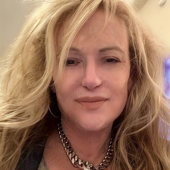 Meet your Posher, PLZ call me Sandy. Lol... - Picture 2 of 8